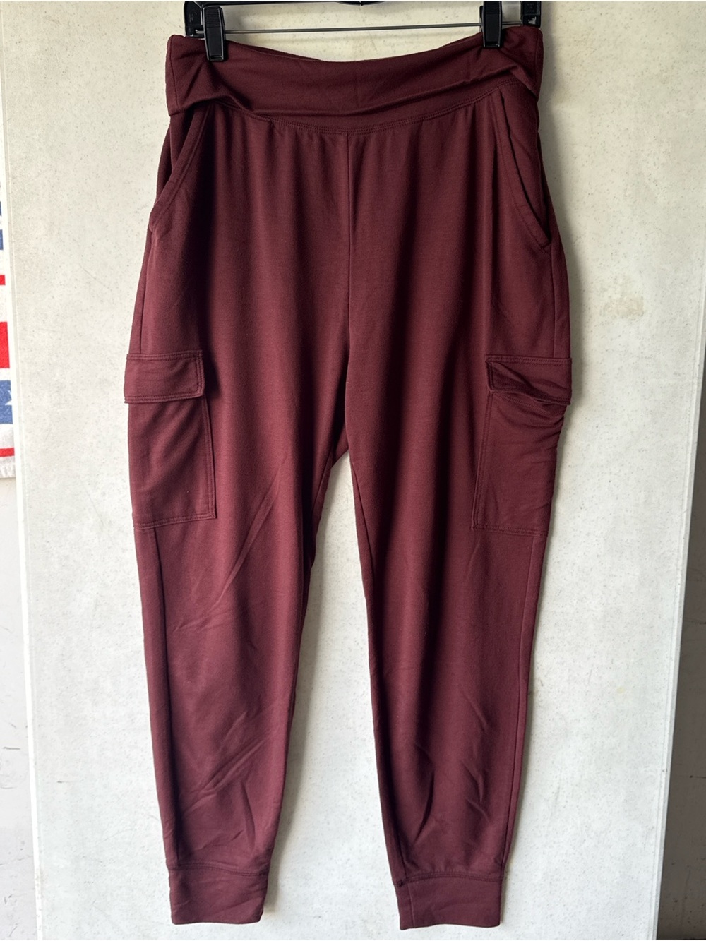 Old Navy Women’s Dark Burgundy Cargo Joggers M